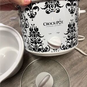 Crock-Pot White and Black Slow Cooker